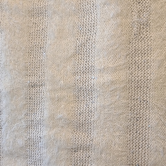 Bnwt sweater - Picture 3 of 4